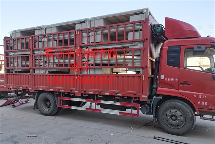 黑龙江省看守所拘留所监狱犯人床装车发货图片